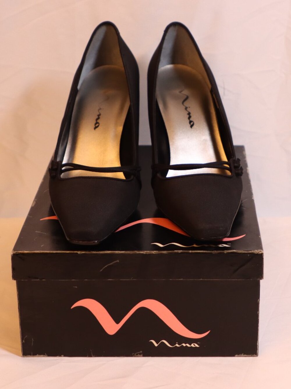 Black Nina Size 9 Fabric Pointed Heels - Picture 2 of 6